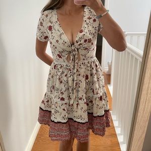 L’Atiste by Amy floral keyhole mini dress